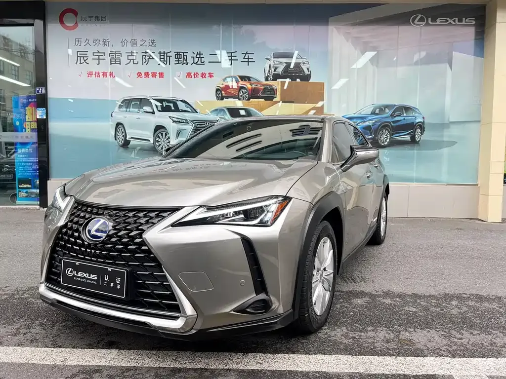 Lexus UX — фото 1