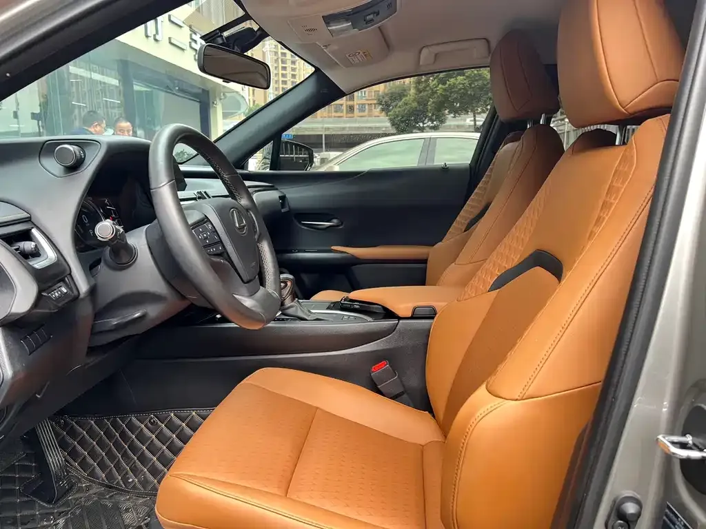 Lexus UX — фото 9