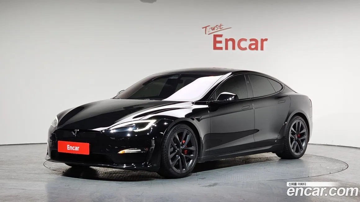 Tesla Model S — фото 1