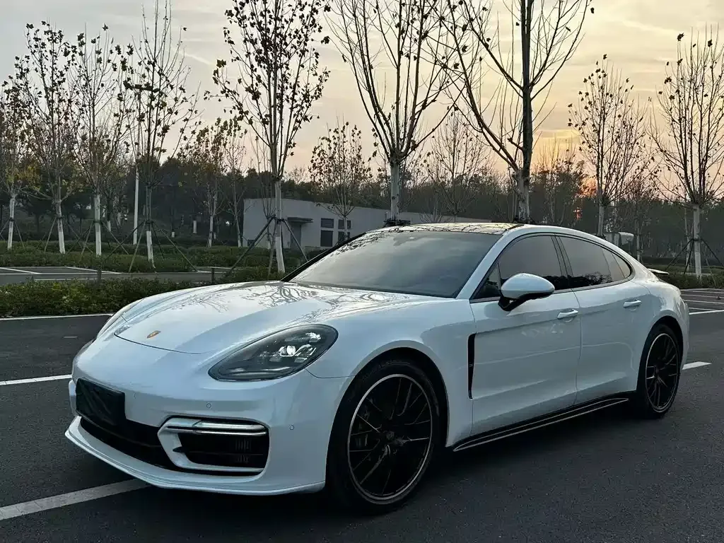 Porsche Panamera — фото 1