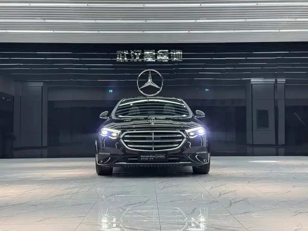 Mercedes-Benz E-Class — фото 2