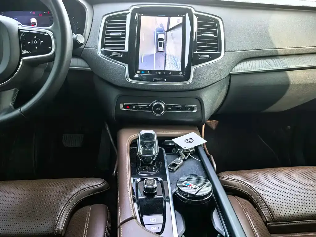 Volvo XC90 — фото 9