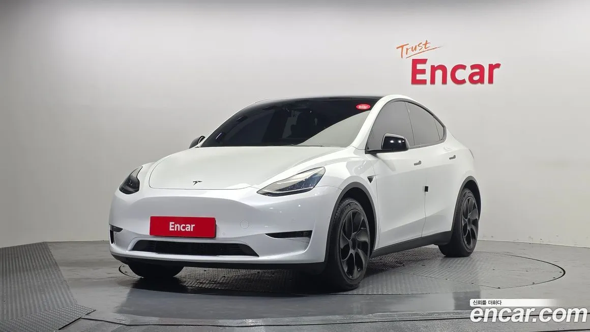 Tesla Model Y — фото 1