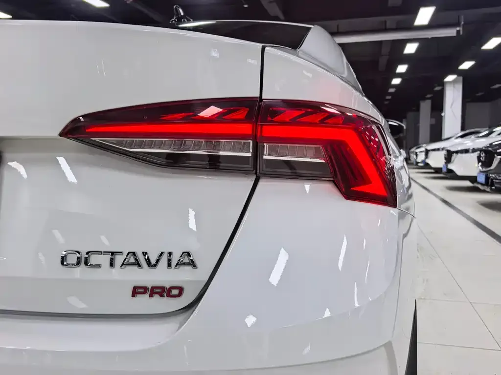 Skoda Octavia — фото 3