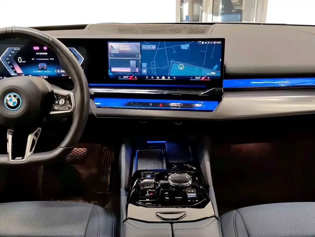 BMW i5 — фото 10