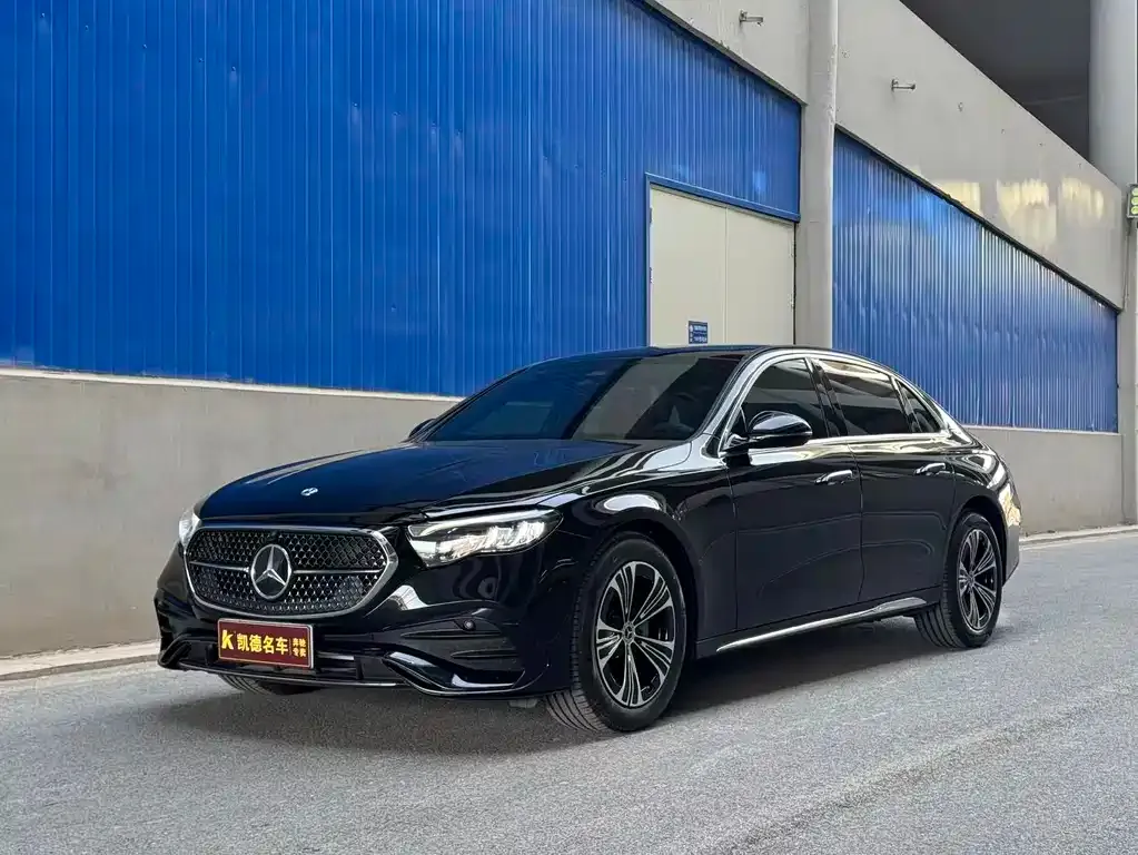Mercedes-Benz E-Class — фото 1