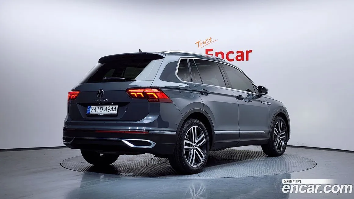Volkswagen Tiguan — фото 10