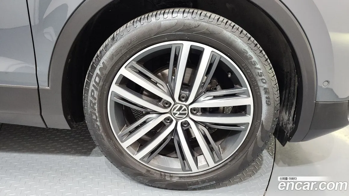 Volkswagen Tiguan — фото 8