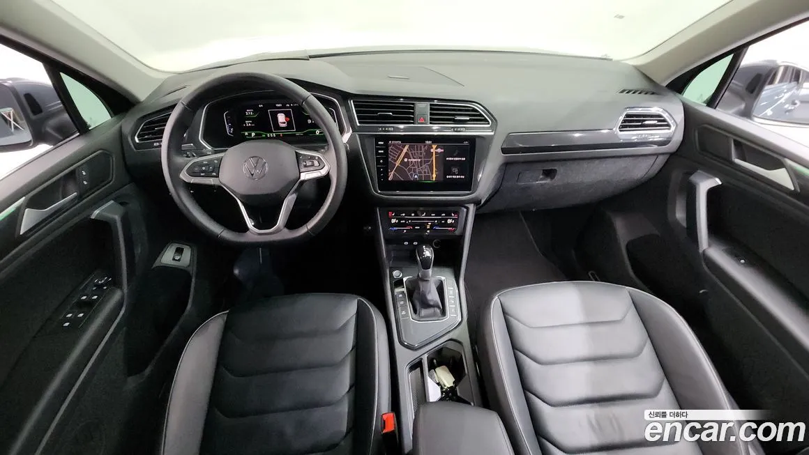 Volkswagen Tiguan — фото 6