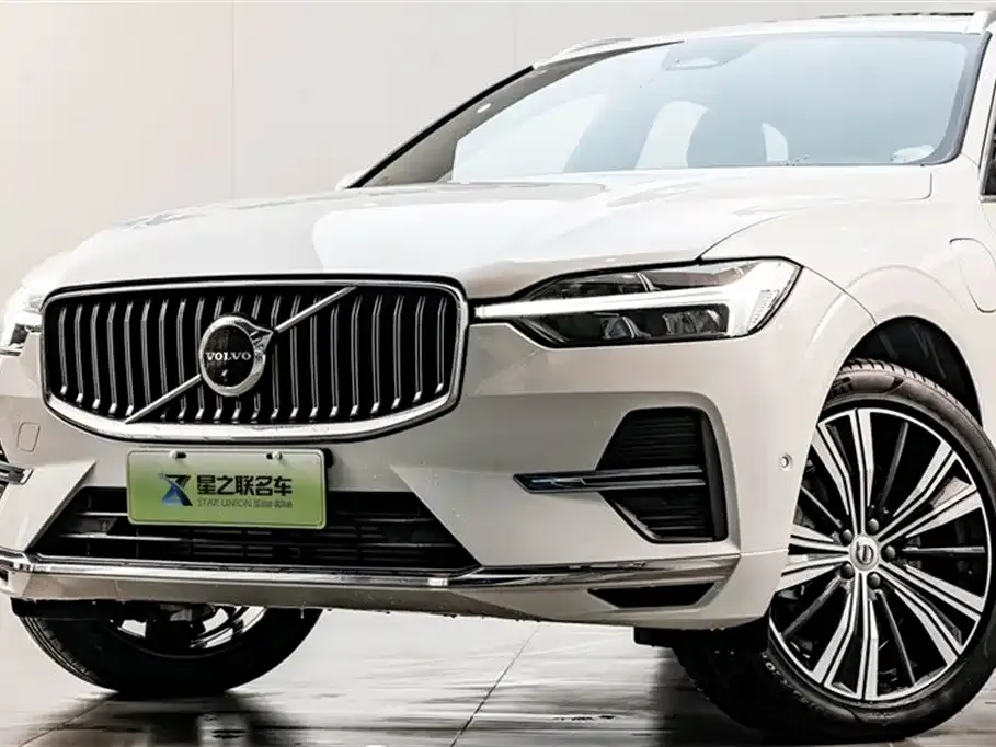 Volvo XC60 PHEV — фото 7