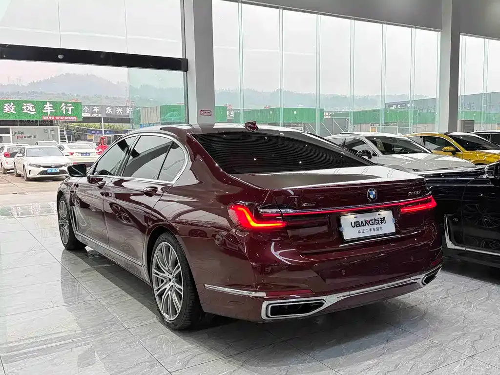 BMW 7 Series — фото 10
