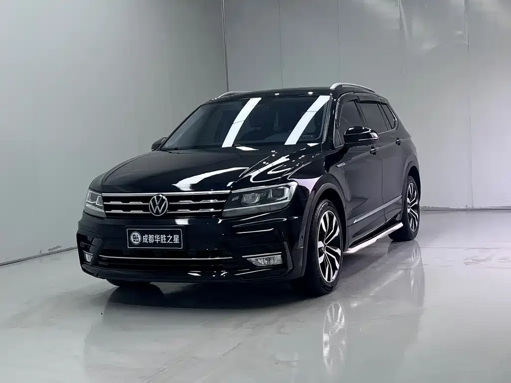 Volkswagen Tiguan L — фото 1