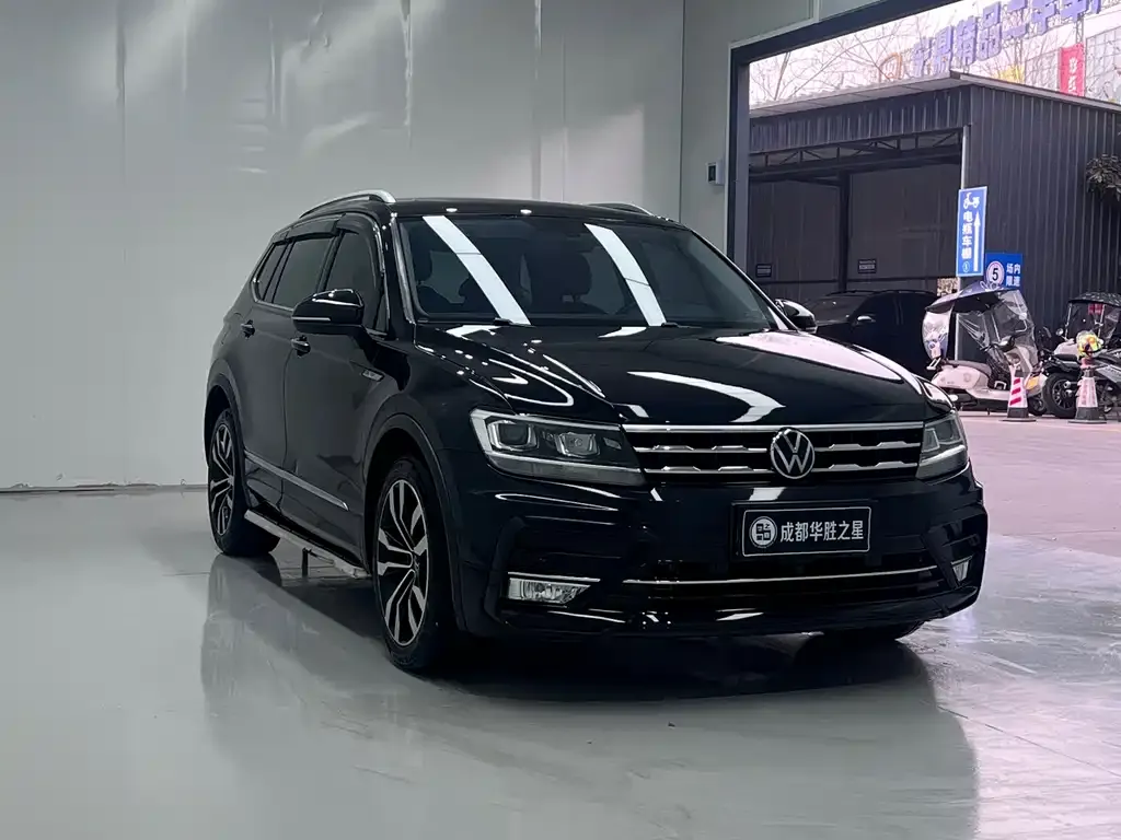 Volkswagen Tiguan L — фото 3