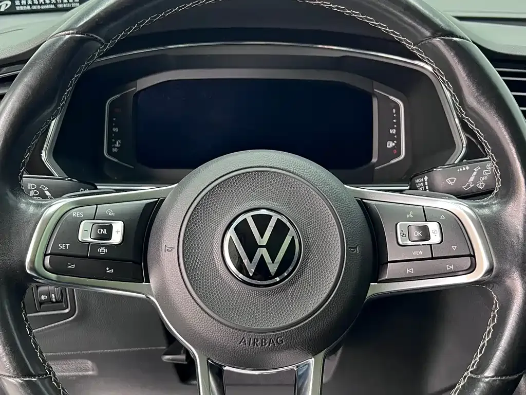 Volkswagen Tiguan L — фото 10