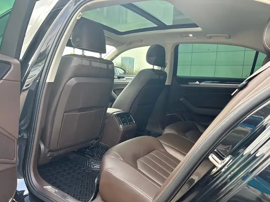 Volkswagen Phideon — фото 7