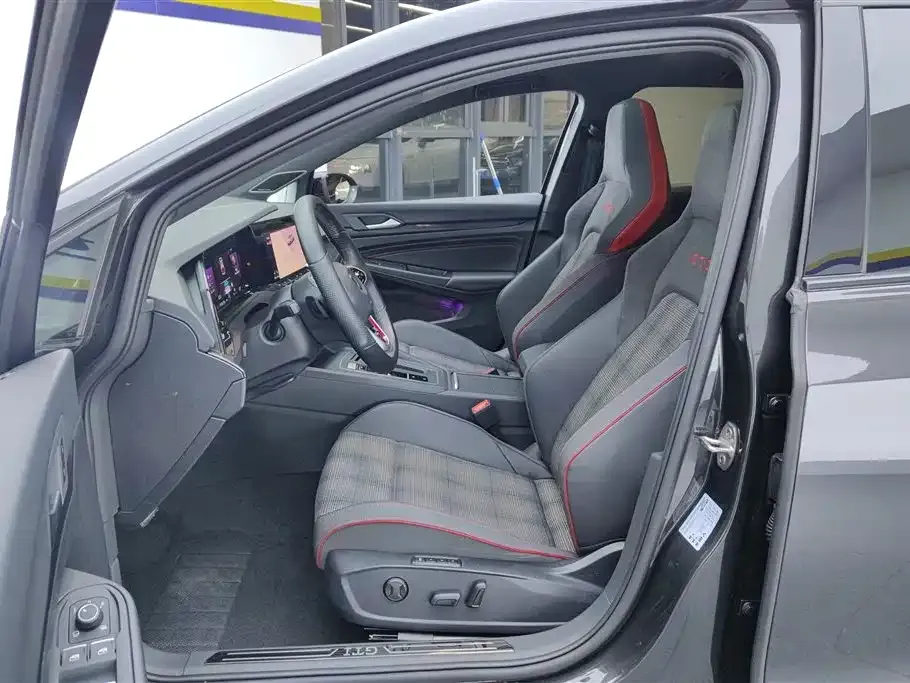 Volkswagen Golf GTI — фото 6