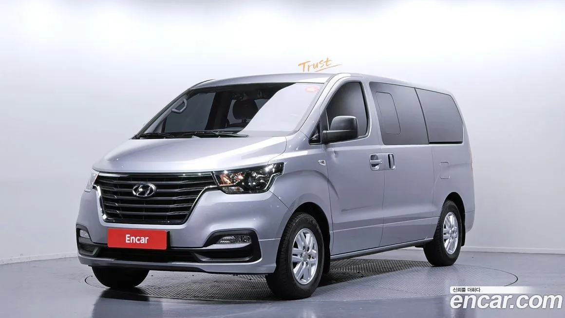 Hyundai Starex — фото 1