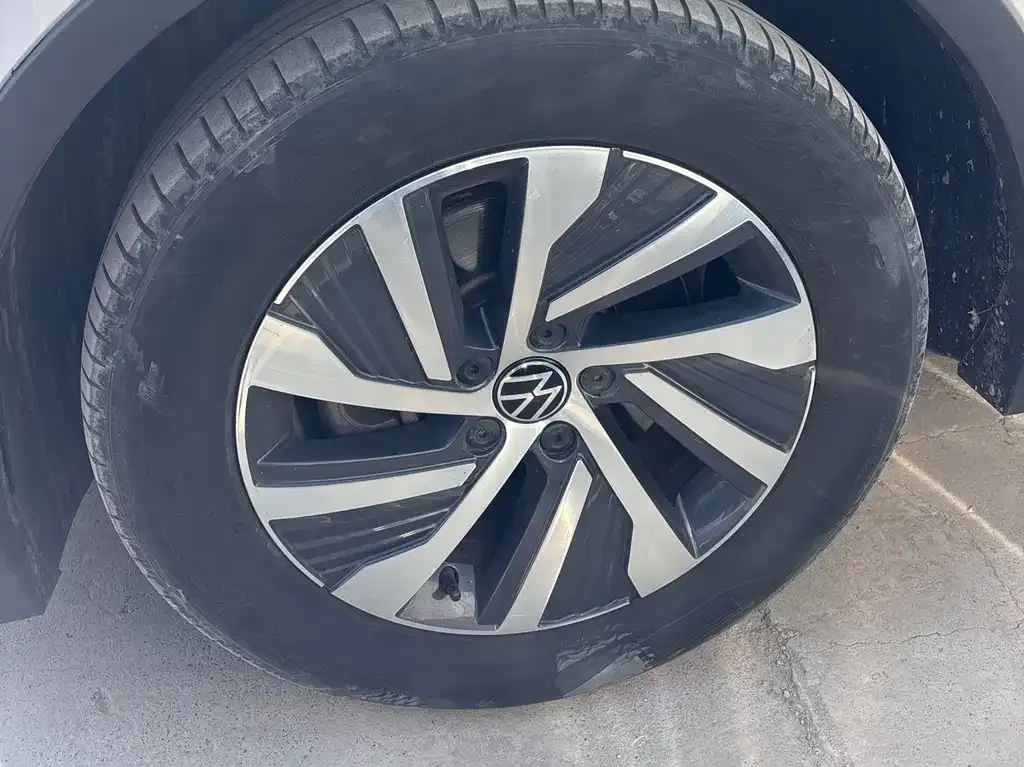 Volkswagen Tiguan L New Energy — фото 3