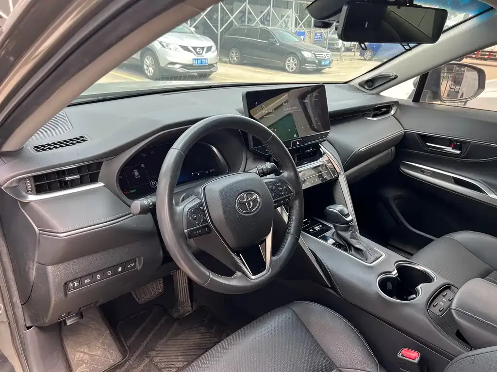 Toyota Harrier — фото 3