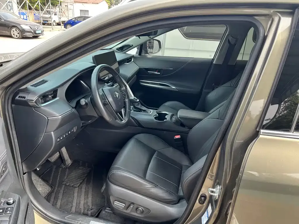 Toyota Harrier — фото 6