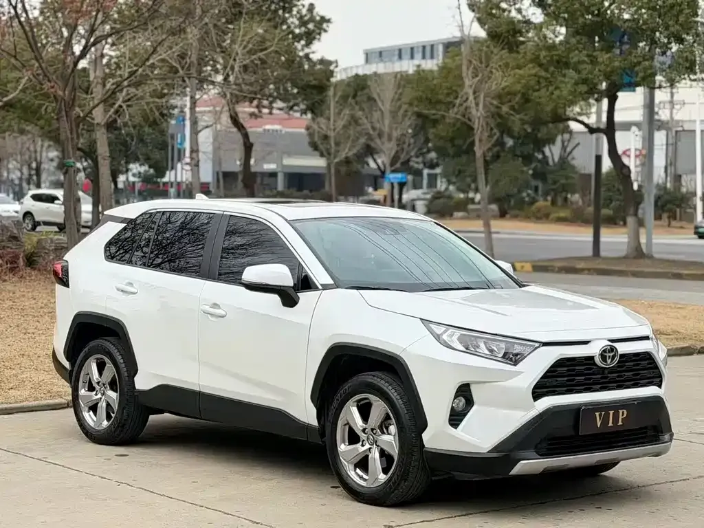 Toyota RAV4 — фото 5