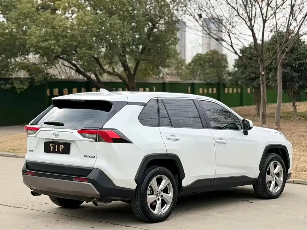 Toyota RAV4 — фото 6