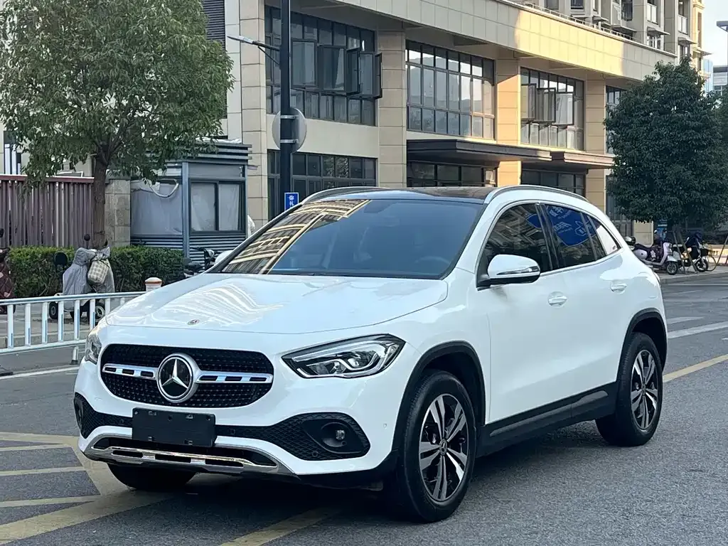 Mercedes-Benz GLA — фото 1