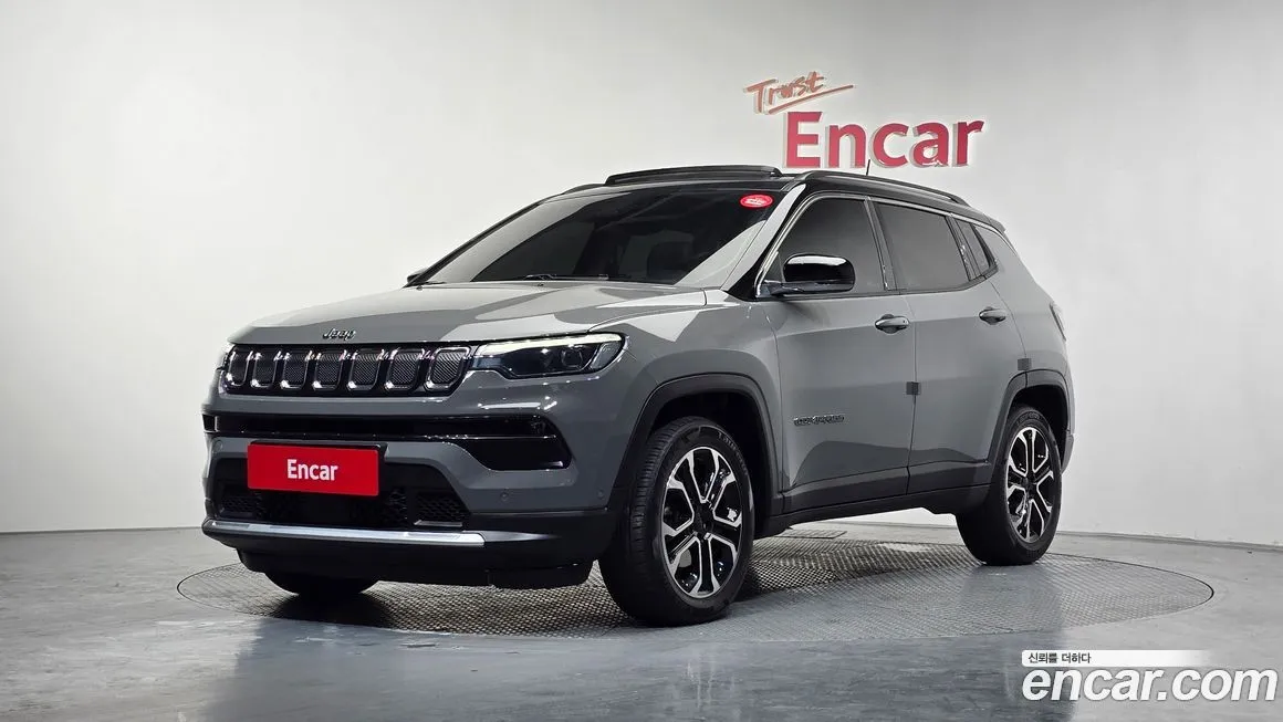 Jeep Compass — фото 1