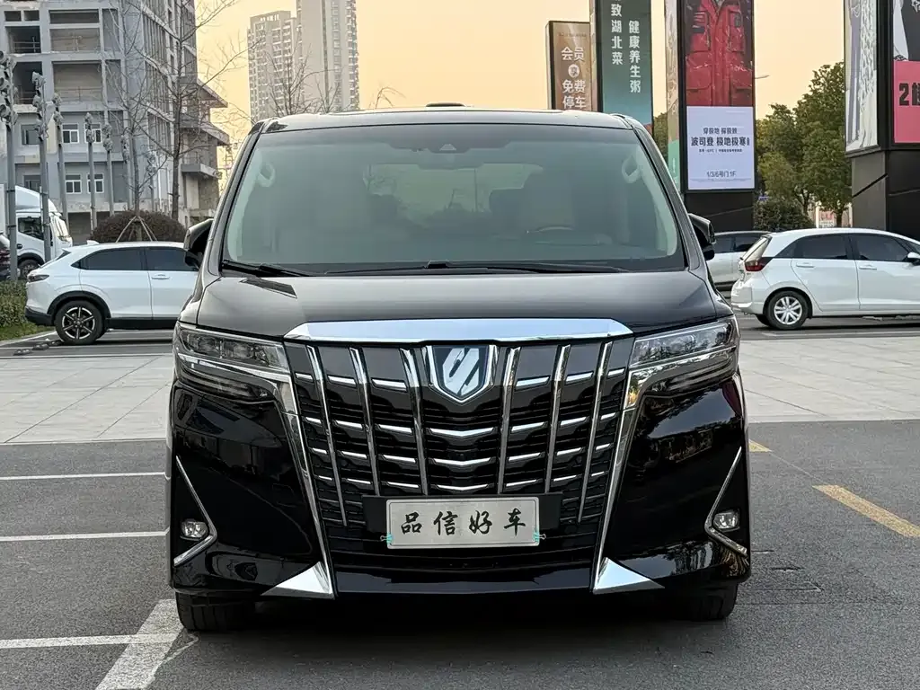 Toyota Alphard — фото 6