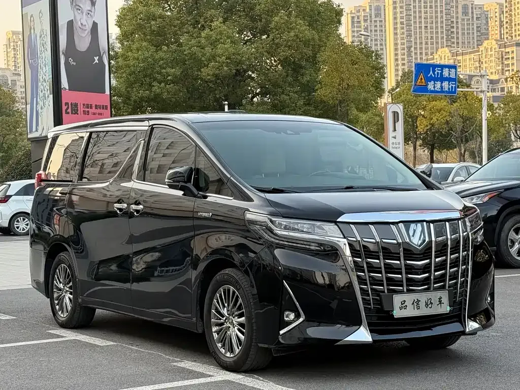 Toyota Alphard — фото 8