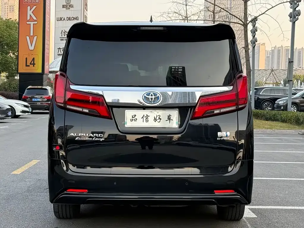 Toyota Alphard — фото 10