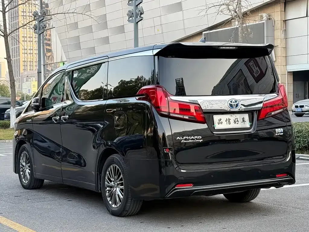 Toyota Alphard — фото 7