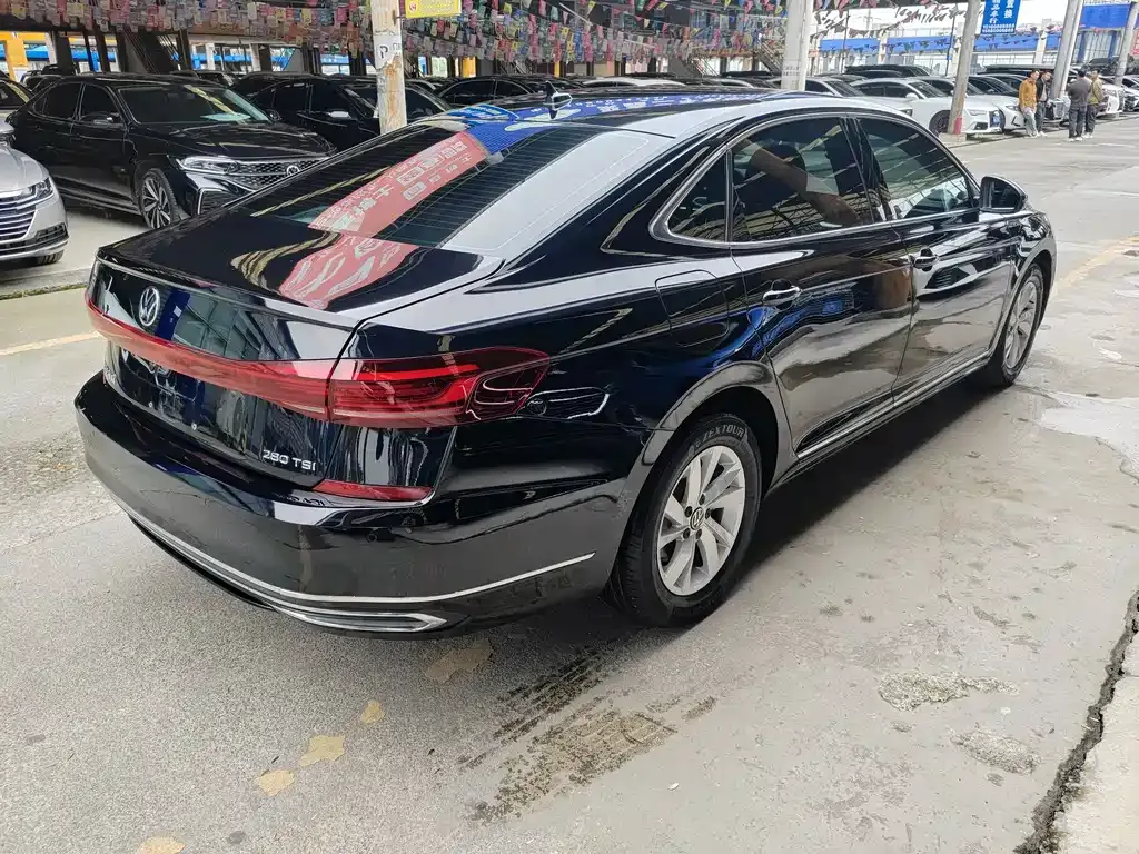 Volkswagen Passat — фото 10
