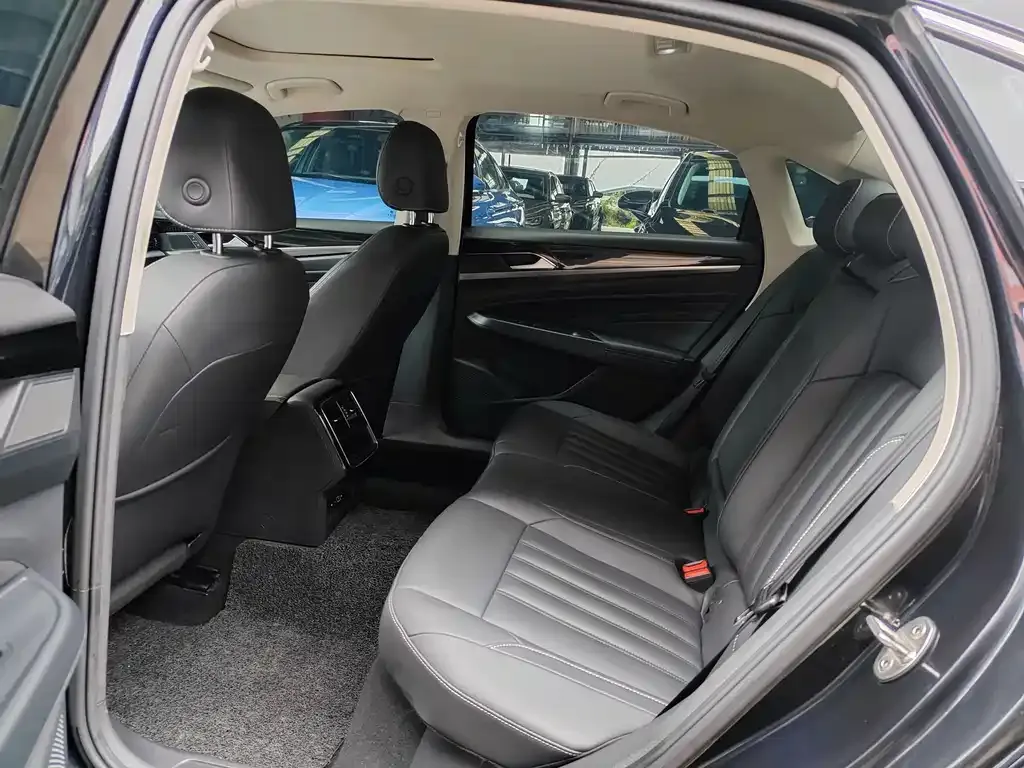 Volkswagen Passat — фото 4