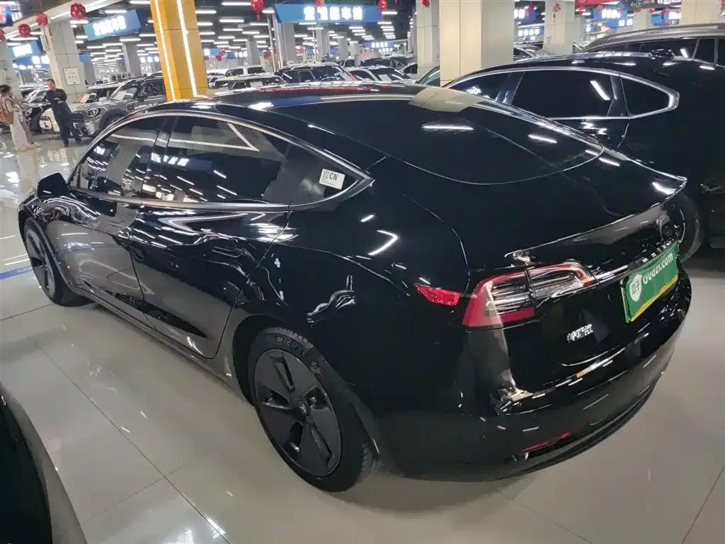 Tesla Model 3 — фото 10