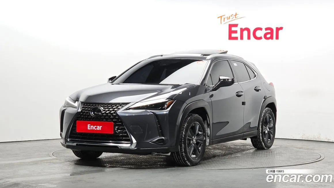 Lexus UX — фото 1