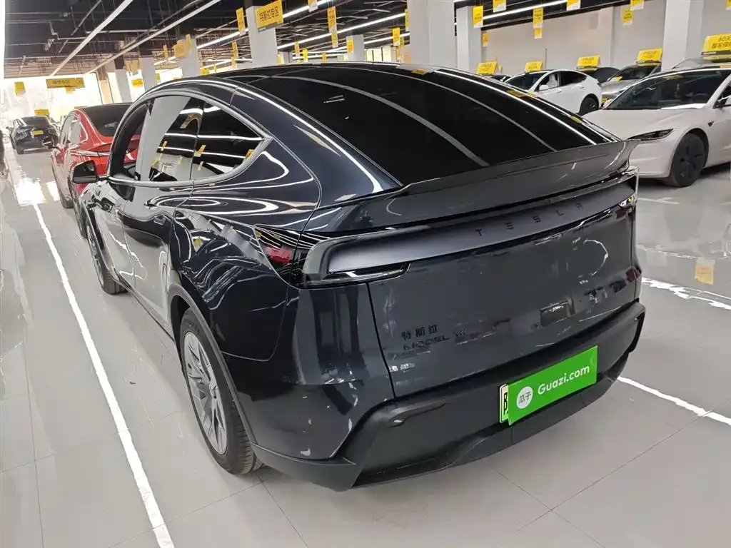 Tesla Model Y L — фото 9