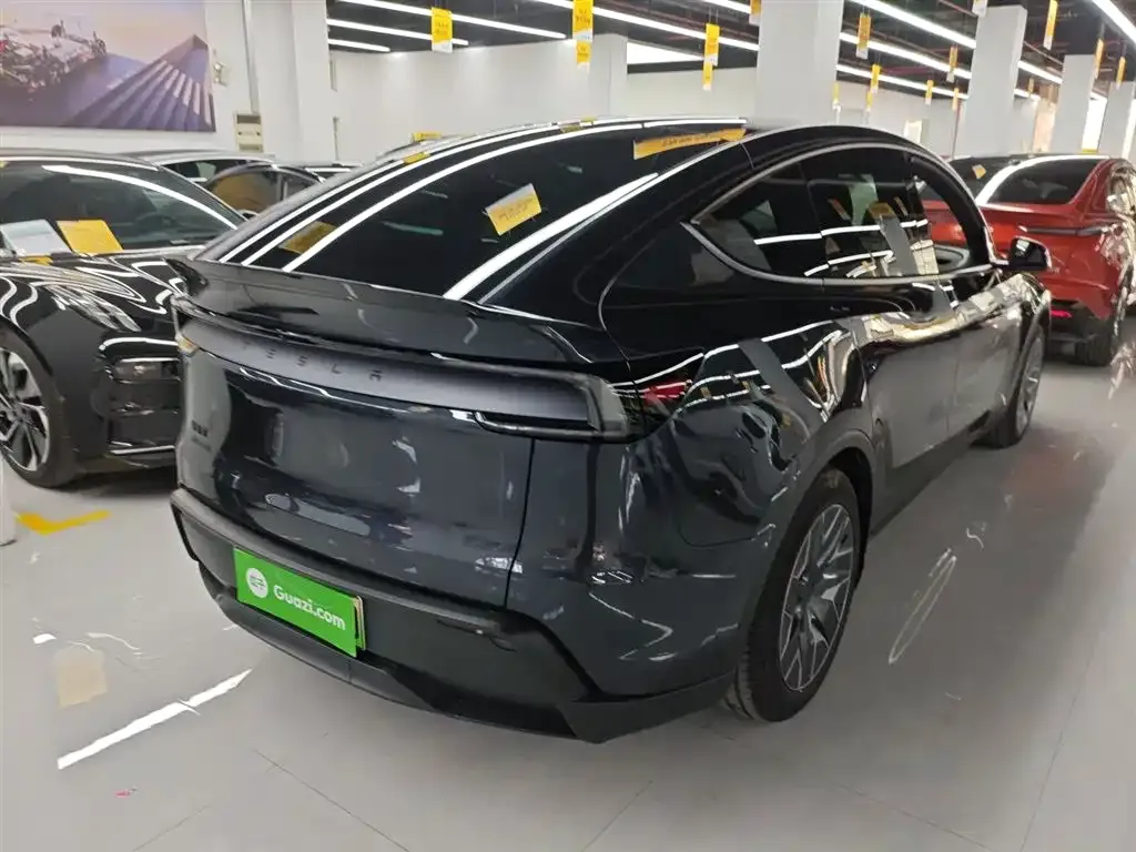 Tesla Model Y L — фото 10