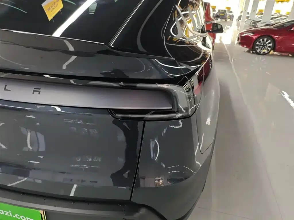 Tesla Model Y L — фото 8