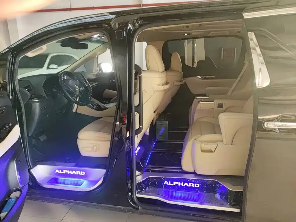 Toyota Alphard — фото 8