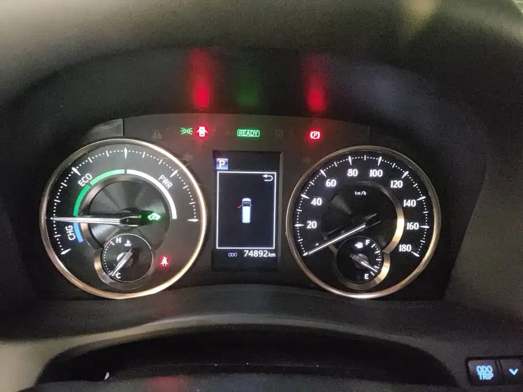 Toyota Alphard — фото 9