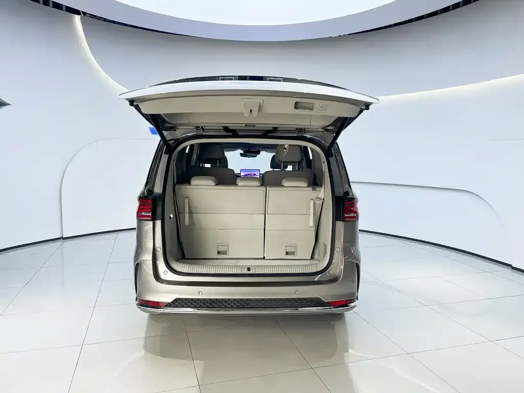 Roewe iMAX8 New Energy — фото 3