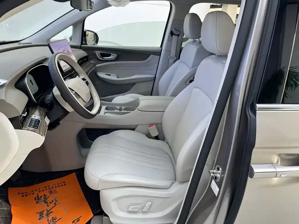 Roewe iMAX8 New Energy — фото 10