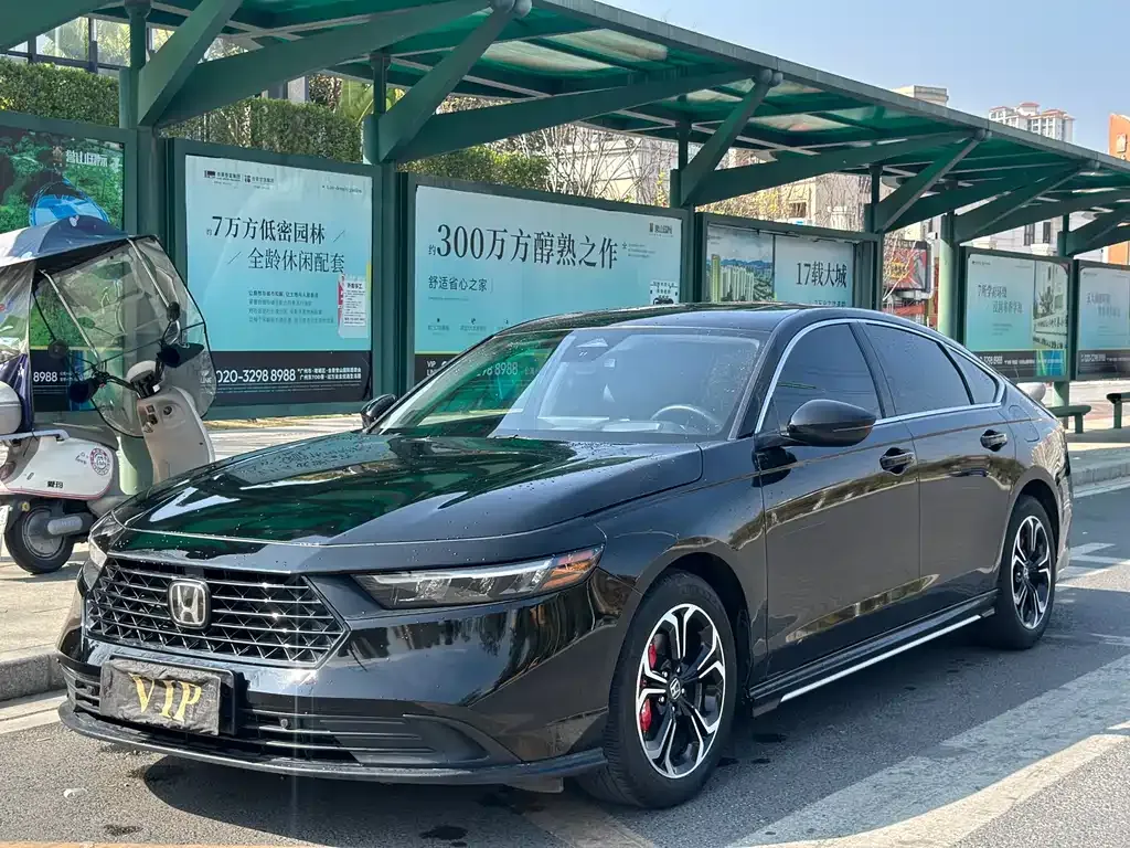 Honda Accord — фото 1