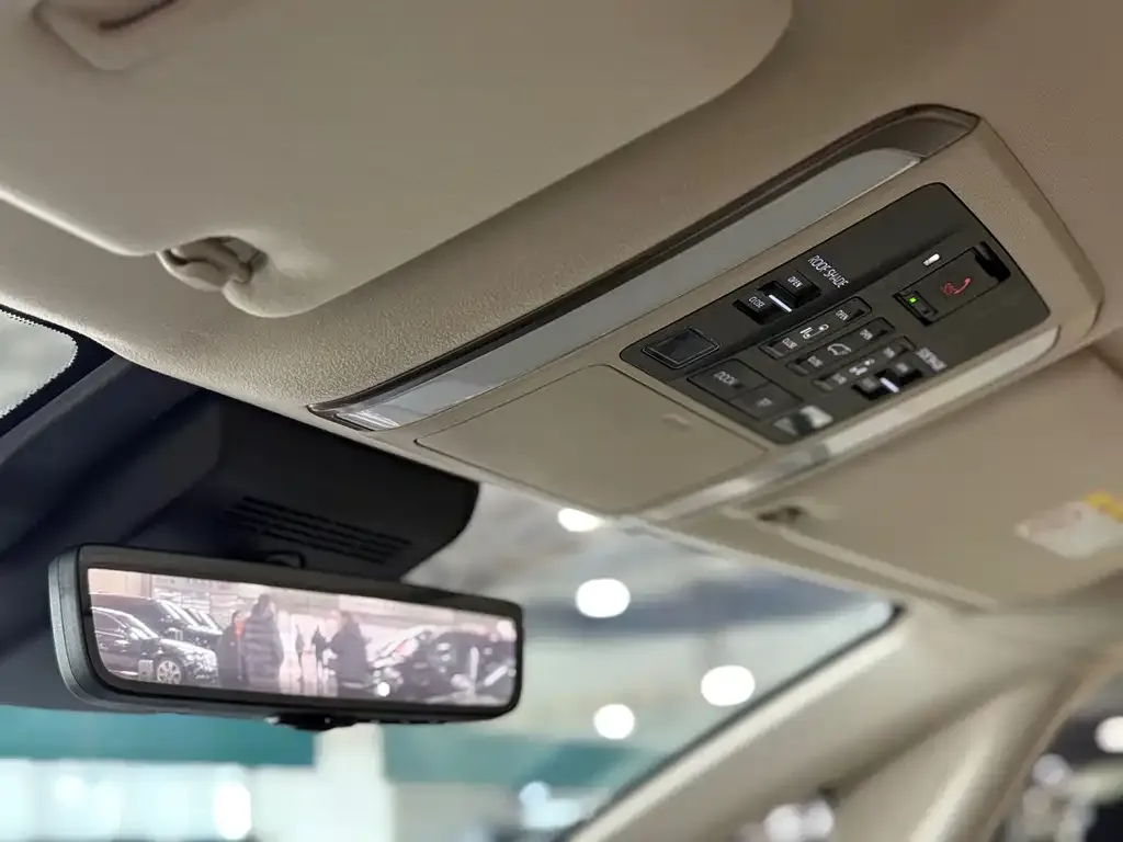 Toyota Alphard — фото 2