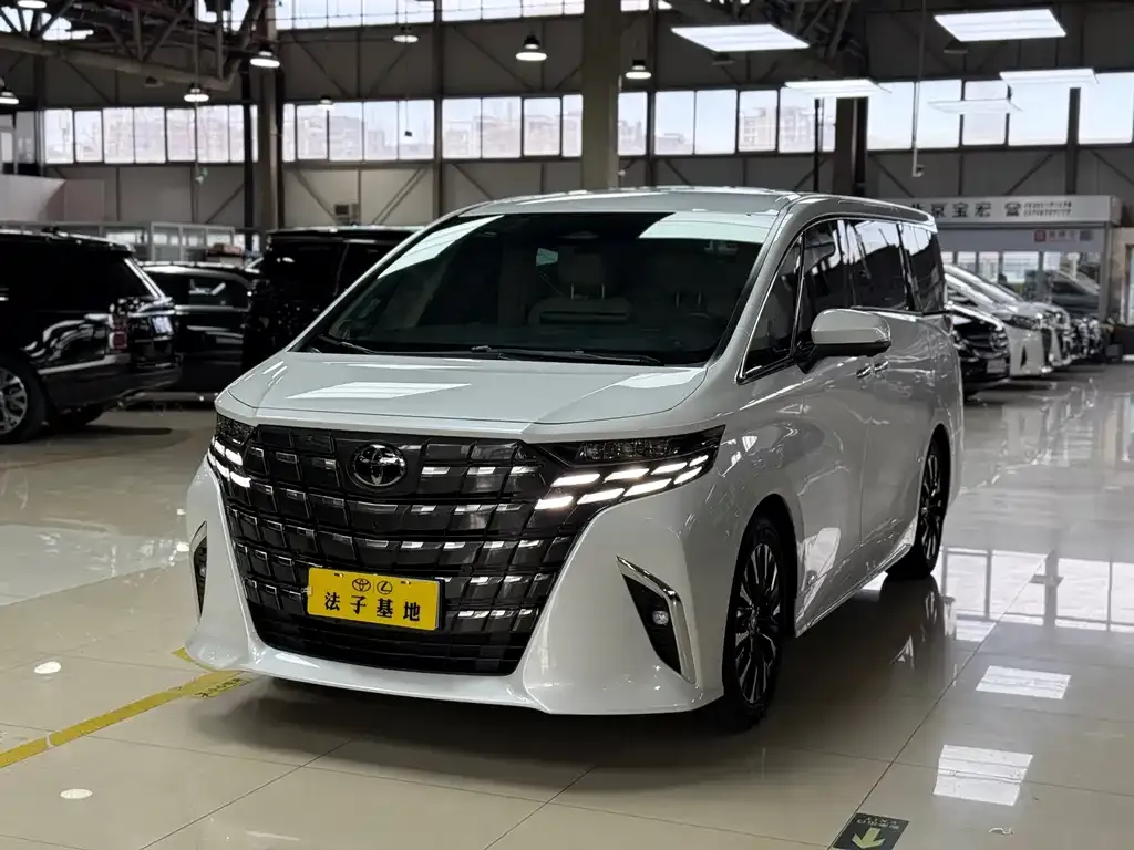 Toyota Alphard — фото 9