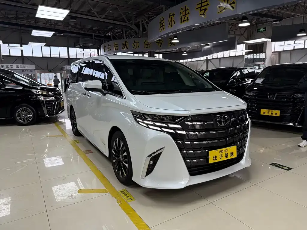 Toyota Alphard — фото 4