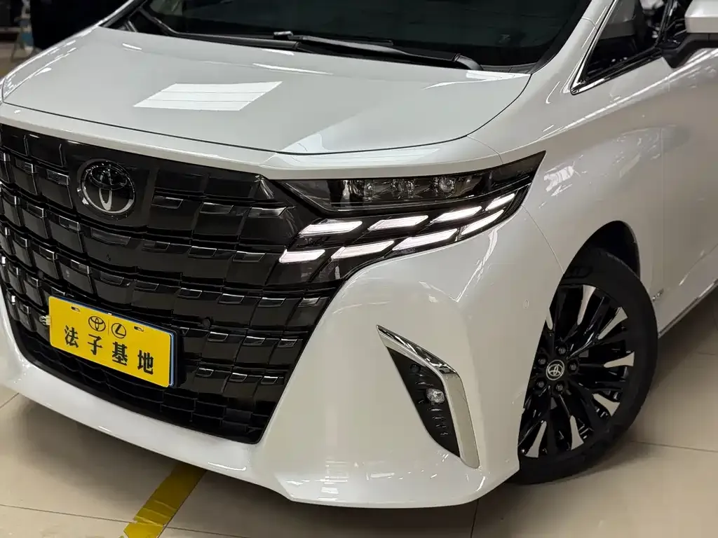 Toyota Alphard — фото 7