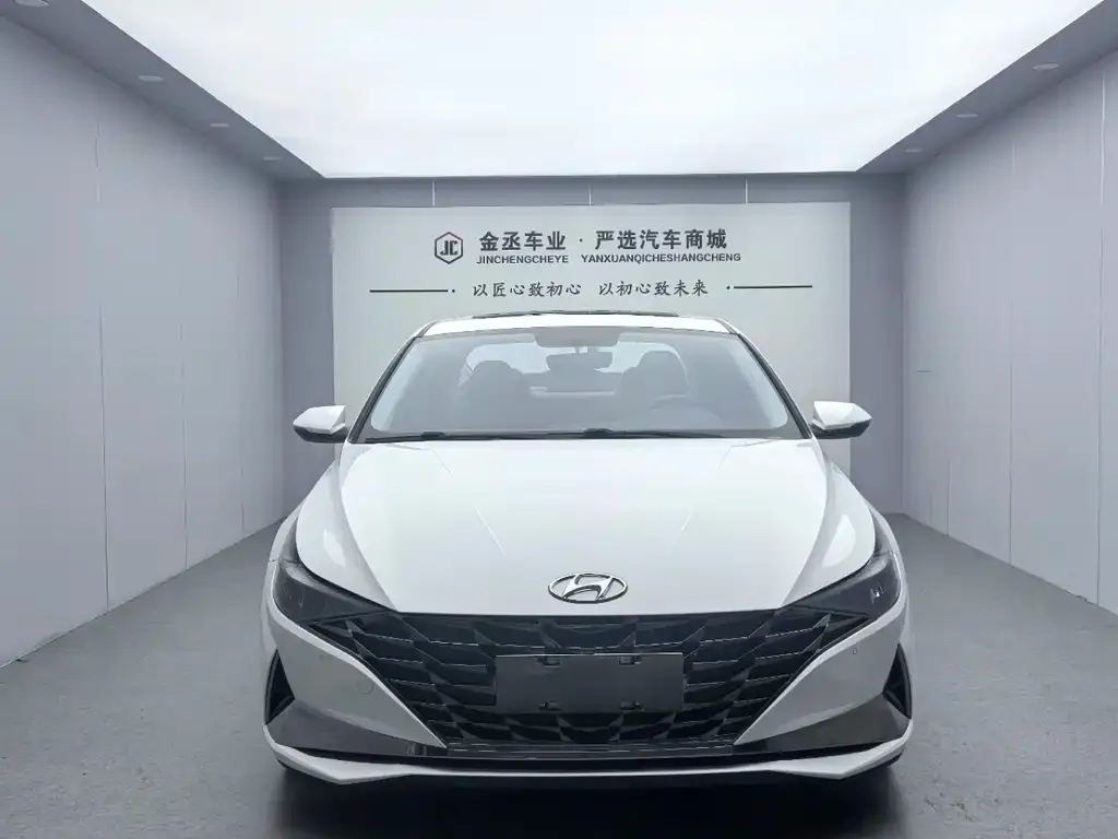 Hyundai Elantra — фото 3