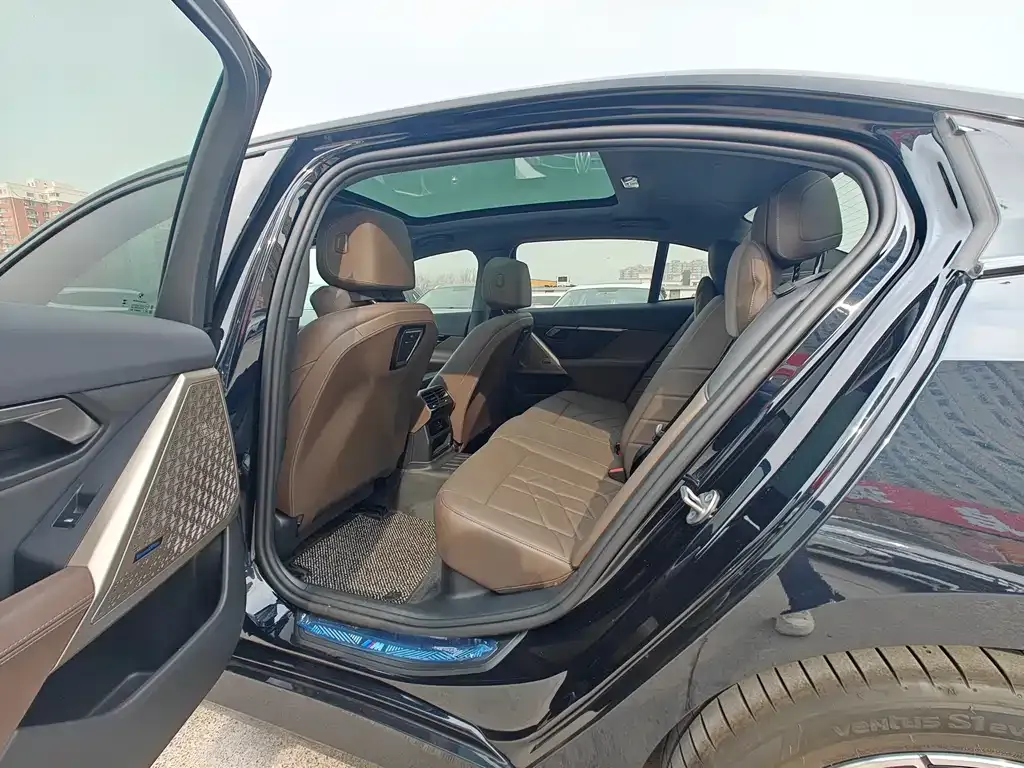 BMW i5 — фото 10